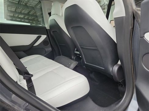 Used 2022 Tesla Model Y Performance image 21