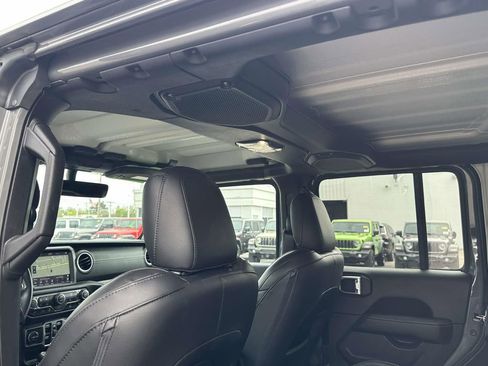 Used 2023 Jeep Wrangler Unlimited Sahara w/ Cold Weather Group AWD/4WD image 18