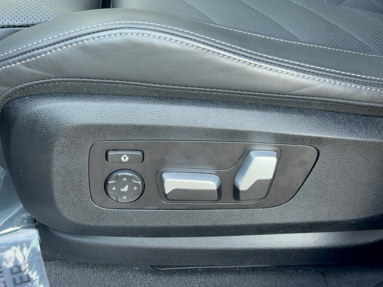 Certified 2025 BMW X5 sDrive40i w/ Premium Package RWD image 16