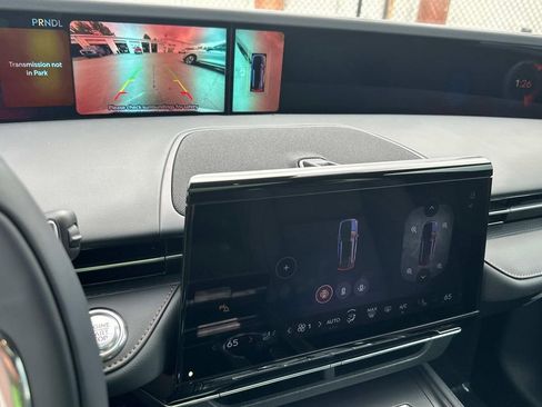 New 2025 Lincoln Nautilus Premier w/ Equipment Group 102A image 29