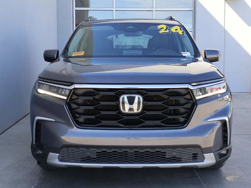 Used 2024 Honda Pilot Touring image 5