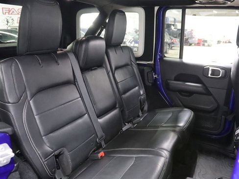 Used 2018 Jeep Wrangler Unlimited Sahara image 14