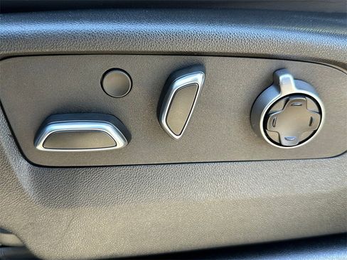 Used 2025 GMC Yukon XL AT4 Ultimate image 24