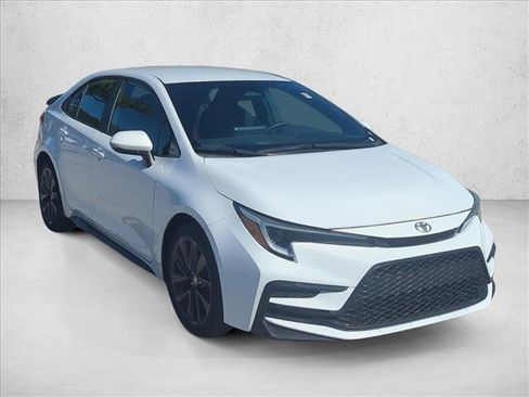 Used 2023 Toyota Corolla SE image 3
