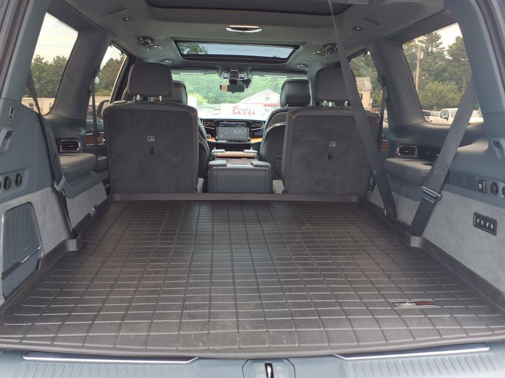Used 2024 Jeep Grand Wagoneer Series III AWD/4WD image 13