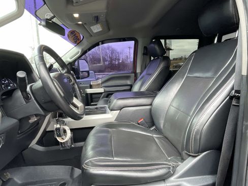 Used 2019 Ford F250 Lariat w/ Chrome Package image 19