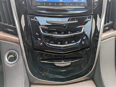 Used 2017 Cadillac Escalade ESV Premium Luxury RWD image 19