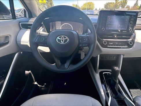 Used 2022 Toyota Corolla Cross L FWD image 8