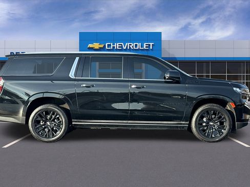 Certified 2022 Chevrolet Suburban High Country image 3