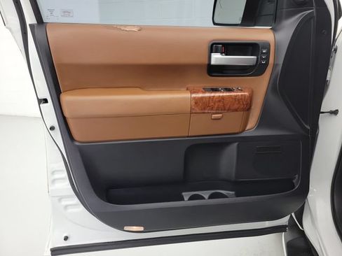Used 2018 Toyota Sequoia Platinum RWD image 19