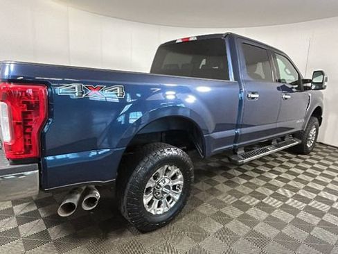 Used 2017 Ford F250 XLT w/ XLT Premium Package AWD/4WD image 3