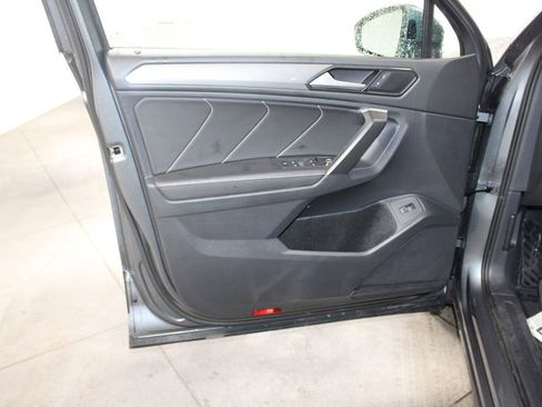 Used 2024 Volkswagen Tiguan SE image 24