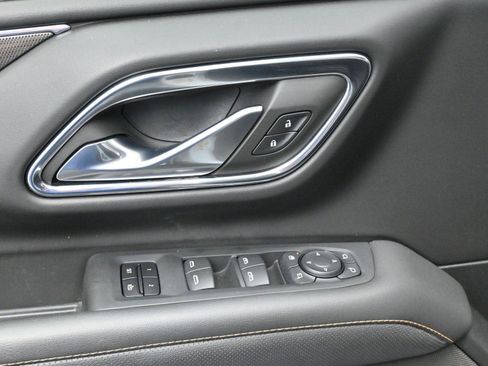 Used 2023 GMC Yukon XL AT4 w/ AT4 Premium Plus Package AWD/4WD image 13