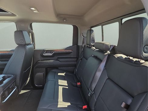 Used 2024 GMC Sierra 1500 Denali w/ Technology Package AWD/4WD image 10