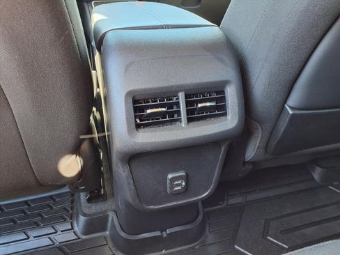 Used 2024 GMC Terrain SLE image 8