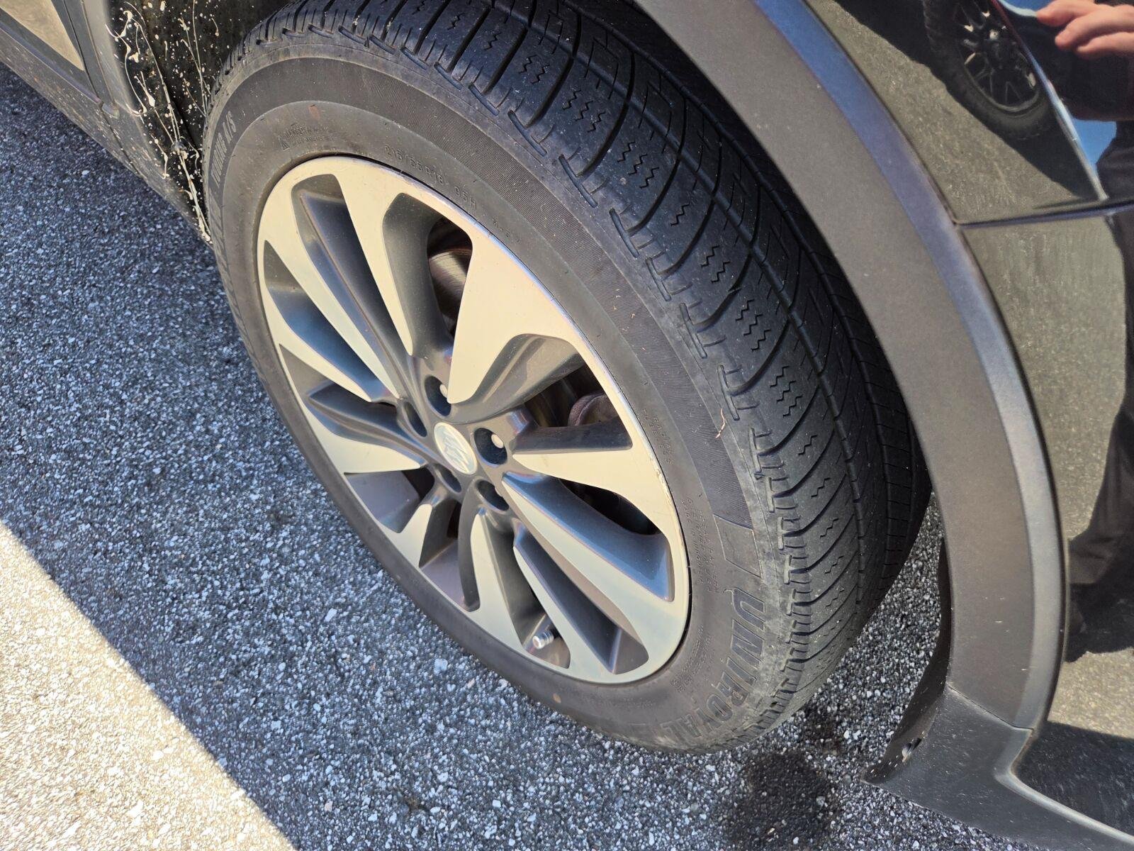 Used 2017 Buick Encore Essence FWD image 4