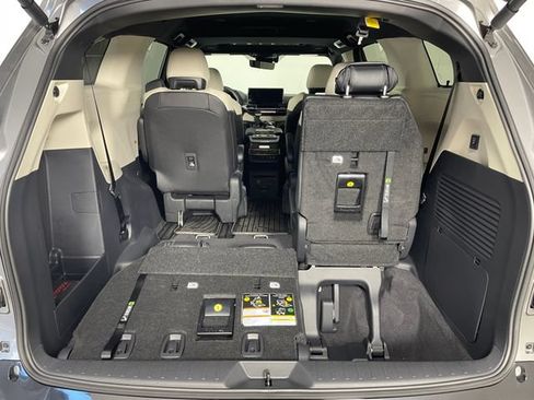 New 2026 Toyota Sienna Platinum AWD/4WD image 10