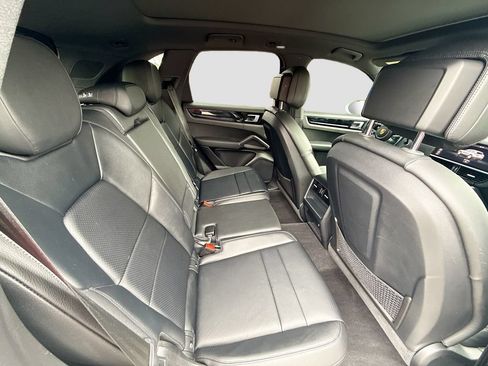 Certified 2021 Porsche Cayenne AWD/4WD image 25
