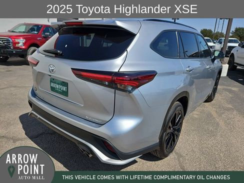Used 2025 Toyota Highlander XSE AWD/4WD image 11