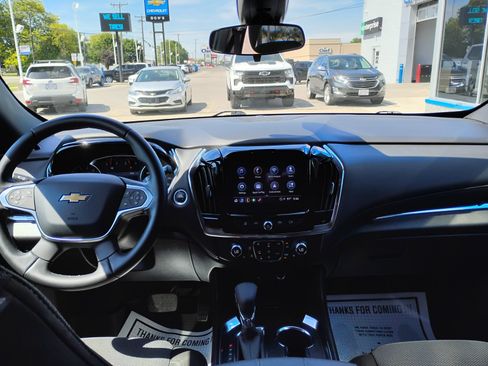 Used 2023 Chevrolet Traverse LT FWD image 13