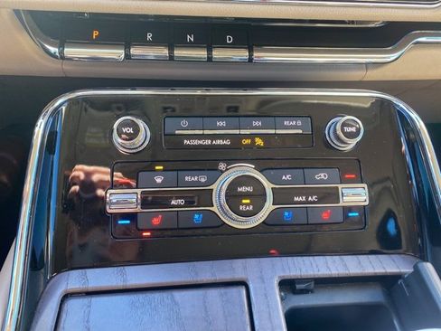 Used 2023 Lincoln Navigator Reserve image 9