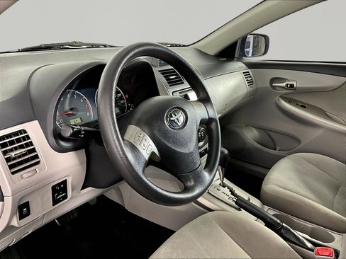 Used 2013 Toyota Corolla LE FWD image 17