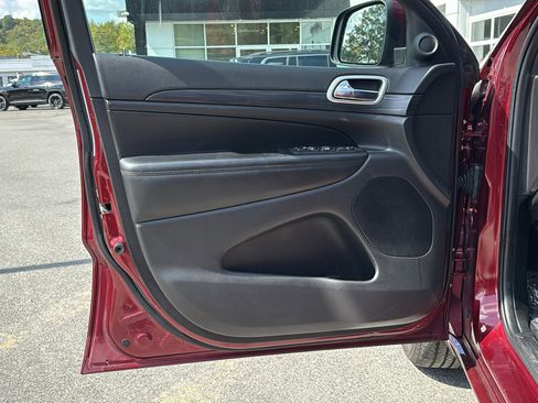 Used 2021 Jeep Grand Cherokee Laredo X image 12