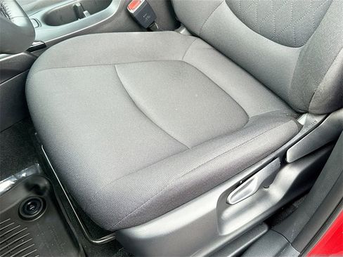 Used 2025 Toyota Corolla Cross LE w/ Moonroof Package image 19