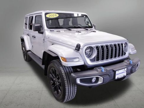 Used 2024 Jeep Wrangler Unlimited Sahara w/ Technology Group AWD/4WD image 8