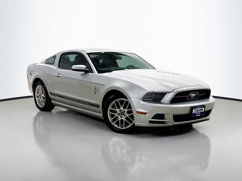 Used 2013 Ford Mustang Premium image 38
