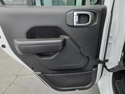 Certified 2022 Jeep Gladiator Sport image 24