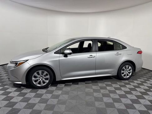 Used 2024 Toyota Corolla LE image 3