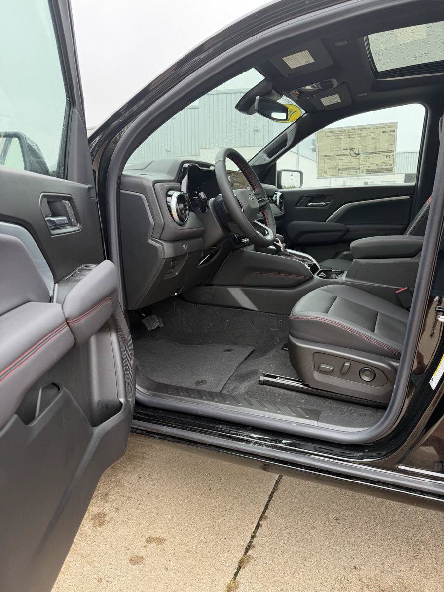 New 2026 Chevrolet Colorado Z71 w/ Technology Package AWD/4WD image 2