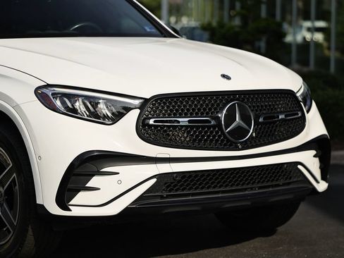 Used 2024 Mercedes-Benz GLC 300 4MATIC image 2