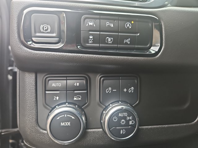 Used 2025 GMC Yukon Elevation w/ Technology Package AWD/4WD image 27