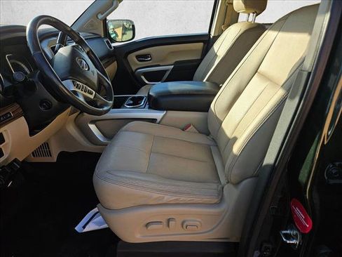 Used 2019 Nissan Titan SL image 11