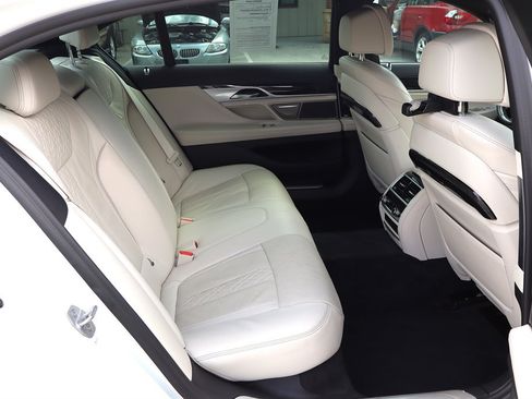 Used 2020 BMW 740i w/ M Sport Package RWD image 26