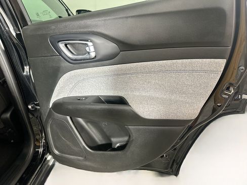 Used 2024 Jeep Compass Sport image 28