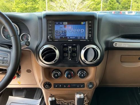 Used 2012 Jeep Wrangler Unlimited Rubicon w/ Dual Top Group AWD/4WD image 20
