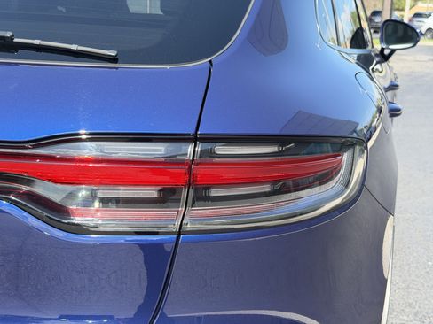 Certified 2023 Porsche Macan AWD/4WD image 14