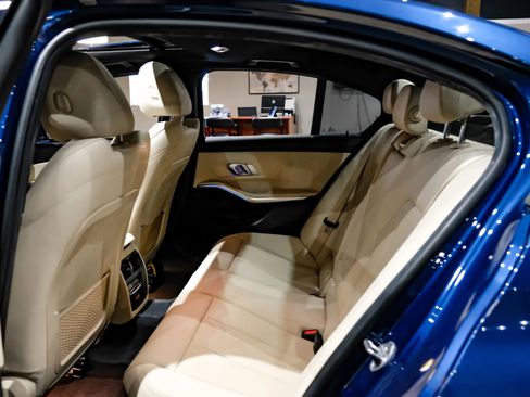 Used 2021 BMW 330i Sedan w/ Driving Assistance Package image 38