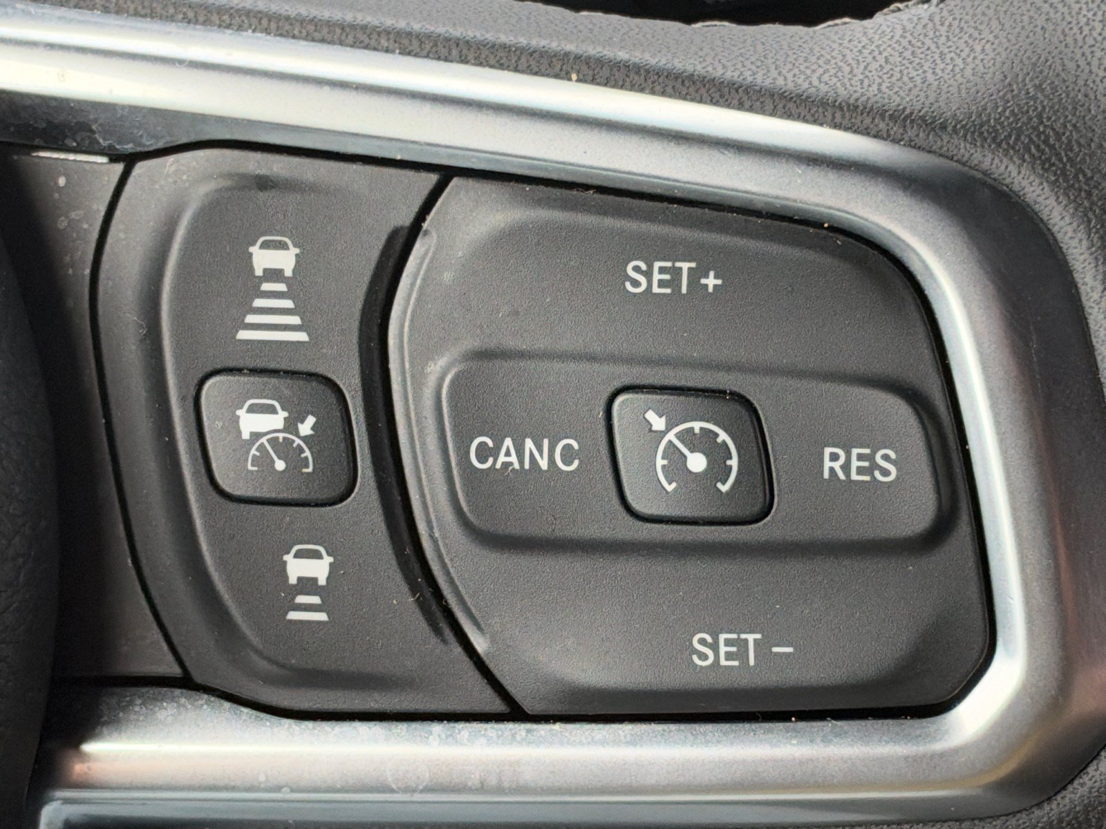 Used 2026 Jeep Wrangler Unlimited Sahara AWD/4WD image 27