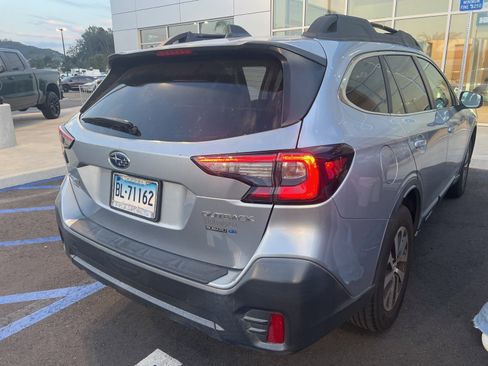 Used 2020 Subaru Outback Premium image 8