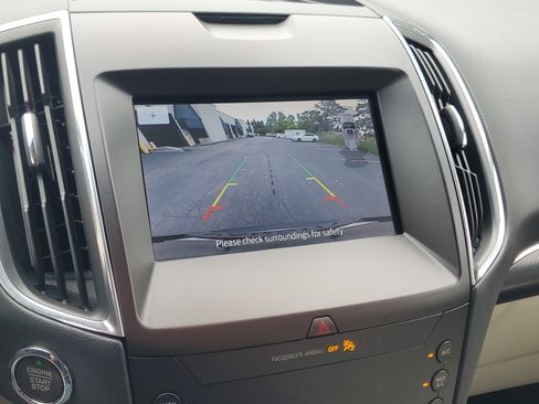 Used 2020 Ford Edge Titanium AWD/4WD image 17