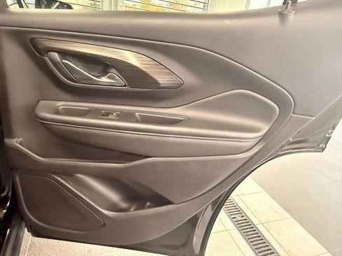 Used 2024 GMC Terrain SLT image 37