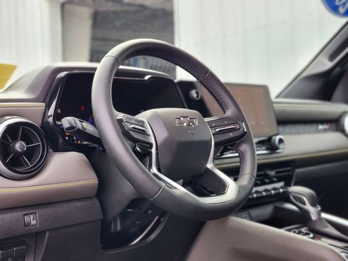 Used 2024 Chevrolet Colorado ZR2 w/ Technology Package image 17