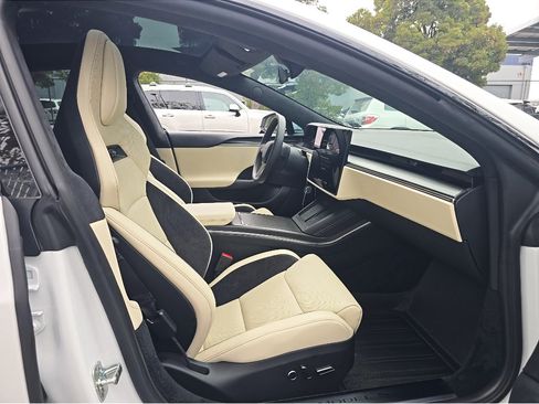 Used 2026 Tesla Model S Plaid AWD/4WD image 7