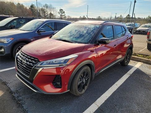 Used 2023 Nissan Kicks SR w/ SR Premium Package image 3