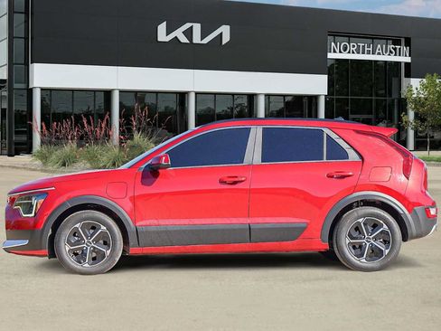Certified 2025 Kia Niro EX image 4