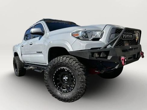 Used 2018 Toyota Tacoma TRD Sport RWD image 28